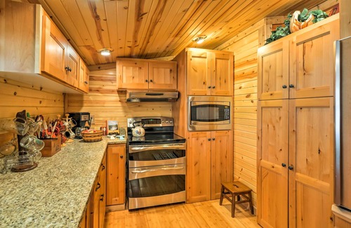 Bartlesville Cabin | Bartlesville Cabin w/Pool, Hot Tub & Trampoline!