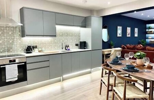 Bristol House | Barton Suites- Luxury Home 1 of 2. Sleeps 6