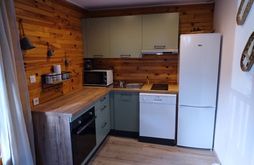 Saint-Etienne-de-Tinee Ski Chalet | bas de Chalet Avec Jardinet Devant