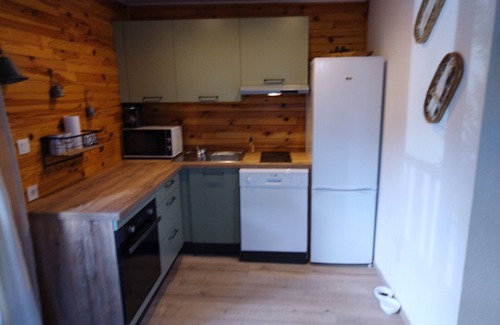 Saint-Etienne-de-Tinee Ski Chalet | bas de Chalet Avec Jardinet Devant