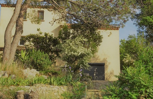 Carnoux-en-Provence Apartment | Bas de villa near Calanques de Cassis in quiet subdivision