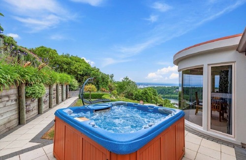 Acacia Bay House | Base: 14 Extra: $40 27 Te Urunga Place