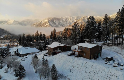 Leavenworth Apartment | Base Camp Guest House Mountain VIEW, Jacuzzi, Great Location