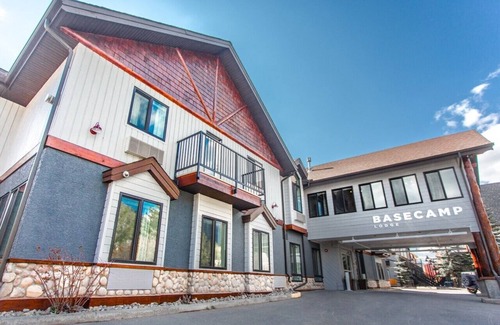 Canmore Hotel | Basecamp Lodge I Double Queen Room