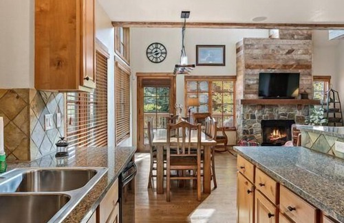 Tamarack Resort House | BaseCamp Townhome - Splendid Townhome |Wood Fireplace and Ski In/Out