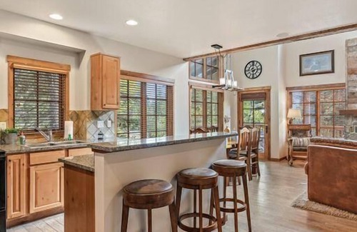 Tamarack Resort House | BaseCamp Townhome - Splendid Townhome |Wood Fireplace and Ski In/Out