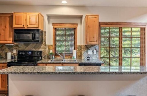 Tamarack Resort House | BaseCamp Townhome - Splendid Townhome |Wood Fireplace and Ski In/Out