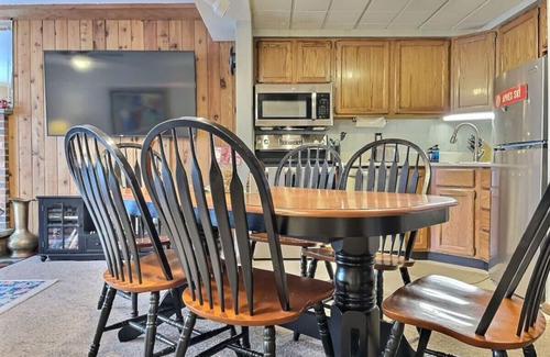 Killington Apartment | BaseLoj - Pool, Firepit, Bike to Mountain!