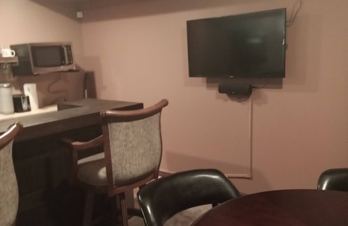 Lansing Apartment | Basement Apartment, Outdoor Hot Tub add on, infrared Sauna, Pool Table and more