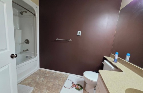 La Ronge House | Basement Bliss Suite (La Ronge)