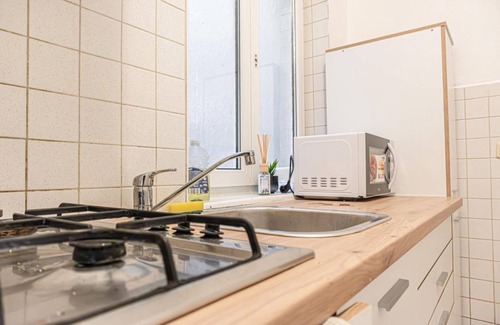 Rudolfsheim-Funfhaus Apartment | Basic 2BR + 1LR Apt Near Westbahnhof | Sleeps 6