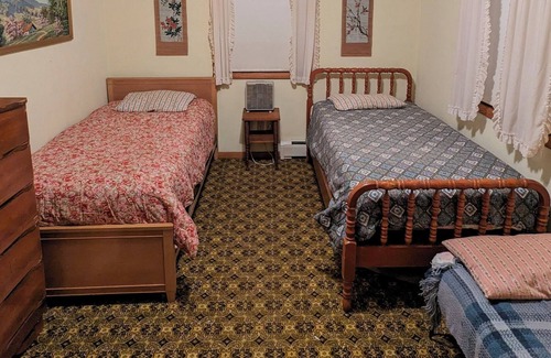 Pine River House | Basic lake house - only 2 hours from Milwaukee, 45 minutes to Oshkosh