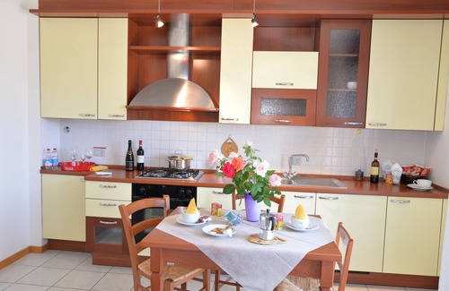 Arezzo Apartment | Basic two-room apartment in the city center with kitchen and private parking