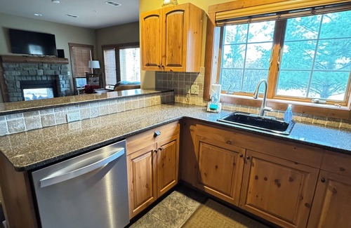 Boyne Falls Ski Chalet | Basin Creekside: Hot Tub