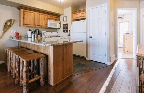 Eden Condo | Basin Lakeside Getaway MH702| Pool |Gym |Game Room