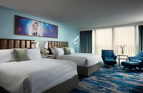 East Daytona Hotel | Bask in Modern Style Comfort! 2 City View Units, Beachfront Property w/Pool