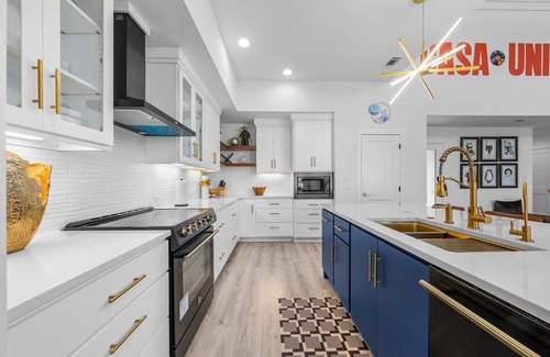 Marble Falls House | *Basketball,Pickleball, hot tub & space vibes. Aliens await!