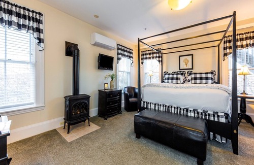 Bar Harbor Hotel | Bass Cottage & Ullikana