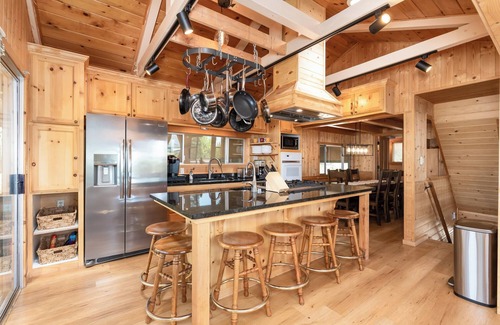 Bass Lake Cabin | Bass Lake luxury cabin with lake views & boat slip