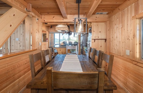 Bass Lake Cabin | Bass Lake luxury cabin with lake views & boat slip