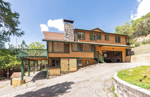 Bass Lake Cabin | Bass Lake luxury cabin with lake views & boat slip