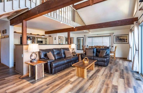 Bass Lake House | Bass Lake Yosemite Cabin with Private Boat Dock