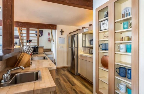 Bass Lake House | Bass Lake Yosemite Cabin with Private Boat Dock