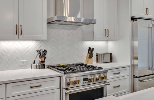 Berry Hill House | Bass - Private Rooftop - 8 mins to Broadway