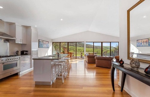 Skenes Creek House | Bass Retreat - Dog Friendly