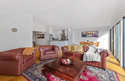Skenes Creek House | Bass Retreat - Dog Friendly