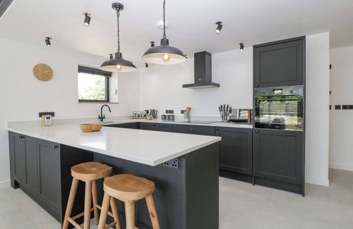 Wincanton Cottage | BASSWOOD BARN, pet friendly, luxury holiday cottage in Wincanton