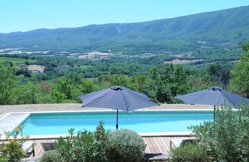 Saint-Martin-de-Castillon Villa | Bastide closed to village, wonderful view on the Grand Lubéron