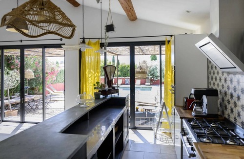 Lauris Villa | Bastide dou Pastre : Family friendly house with amazing view