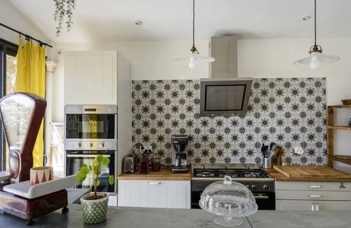 Lauris Villa | Bastide dou Pastre : Family friendly house with amazing view