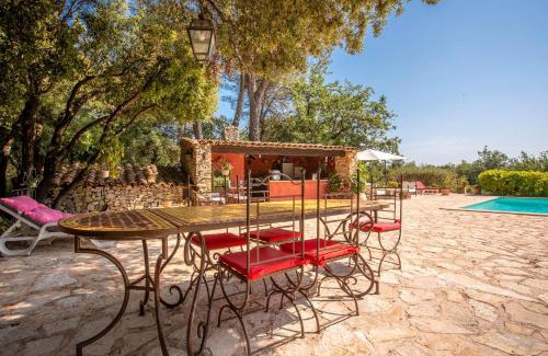 La Roquebrussanne Bed & Breakfast | Bastide Lou Pèbre D’aï