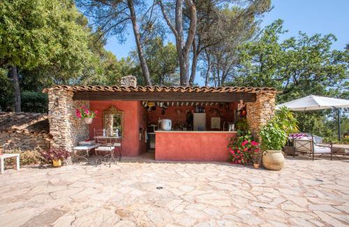 La Roquebrussanne Bed & Breakfast | Bastide Lou Pèbre D’aï