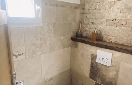 Le Thoronet House | Bastidon between Stones and Vines