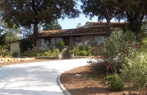 Taradeau House | BASTIDON DOMAINE L'HELION 6 PERSONNES piscine 12mx6m au sel