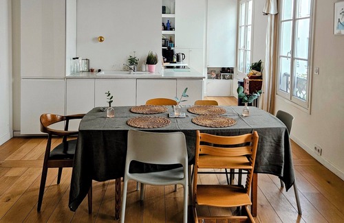 Quinze-Vingts Apartment | Bastille : 3 Bedrooms in a Charming Parisian Courtyard