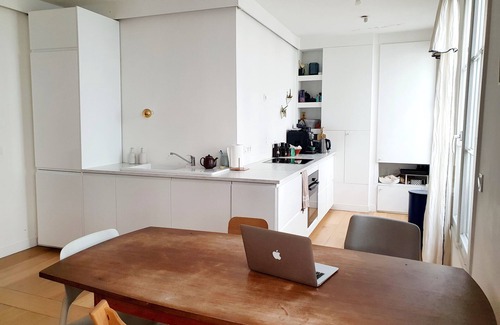 Quinze-Vingts Apartment | Bastille : 3 Bedrooms in a Charming Parisian Courtyard