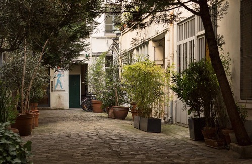 Quinze-Vingts Apartment | Bastille : 3 Bedrooms in a Charming Parisian Courtyard