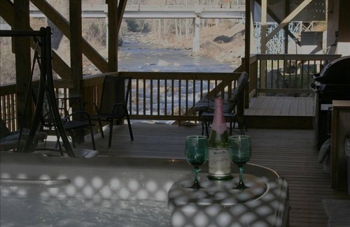 Bat Cave Cottage | Bat Cave River Rental NC