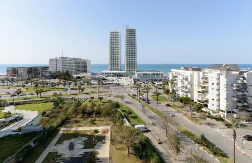 Bat Yam Apartment | Bat Yam Luxury Apt Terrace & Sea View by FeelHome