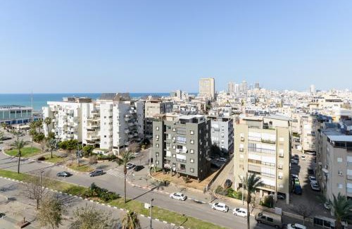 Bat Yam Apartment | Bat Yam Luxury Apt Terrace & Sea View by FeelHome