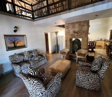 Bela-Bela House | Bateleur Lodge, Mabalingwe