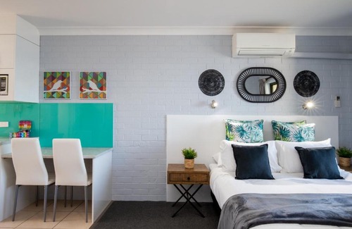 Batehaven Apartment | Batemans Bay Studio Escape with Lush Vista