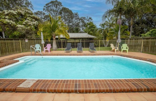 Batehaven Apartment | Batemans Bay Studio Escape with Lush Vista