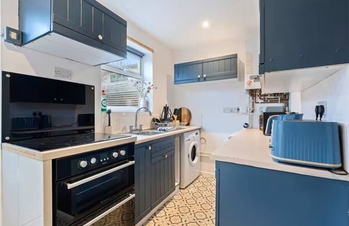 Newton St Loe House | Bath Hideaway | 2BR + Hot Tub