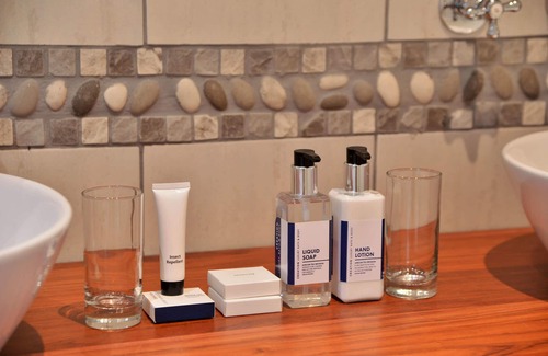 Victoria Falls Cabin | Batonka Guest Lodge