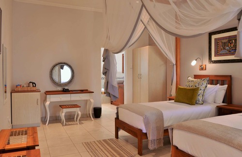 Victoria Falls Cabin | Batonka Guest Lodge